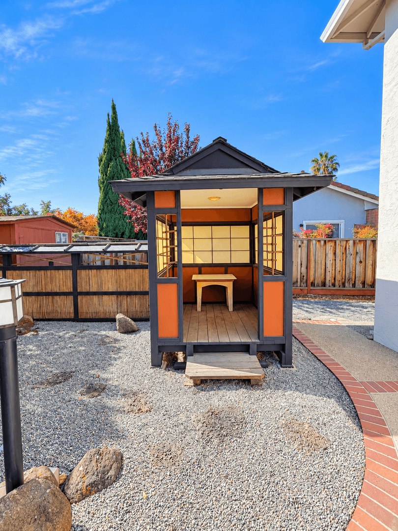 Fremont House: 40161 San Carlos Place