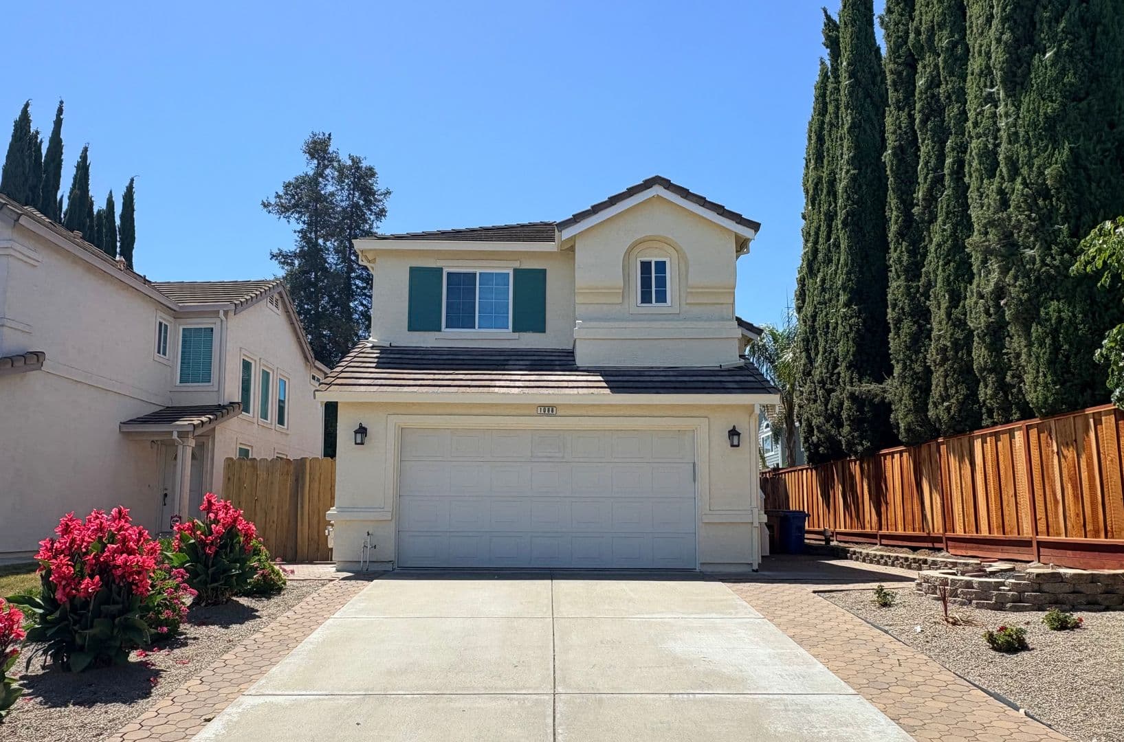 Brentwood House: 1088 Glenwillow Dr
