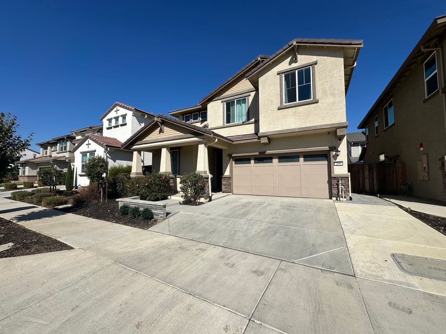 Brentwood House: 209 Brush Creek Dr