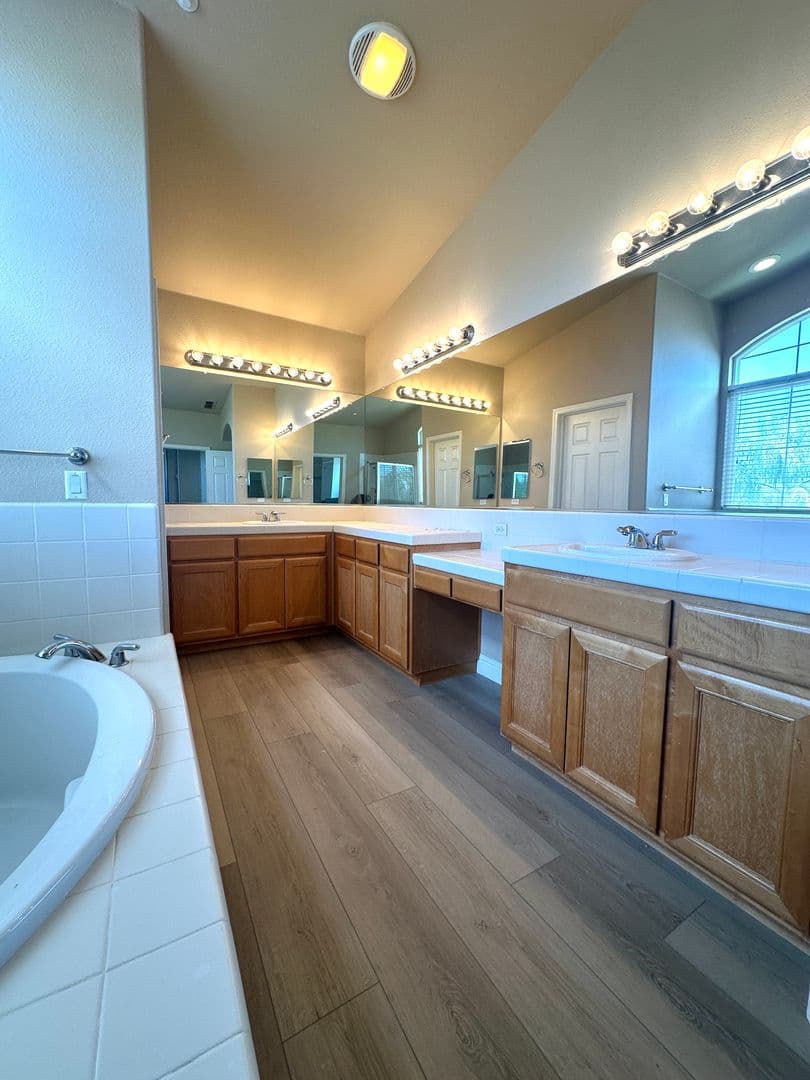 Brentwood House: 2369 Fernwood Ln