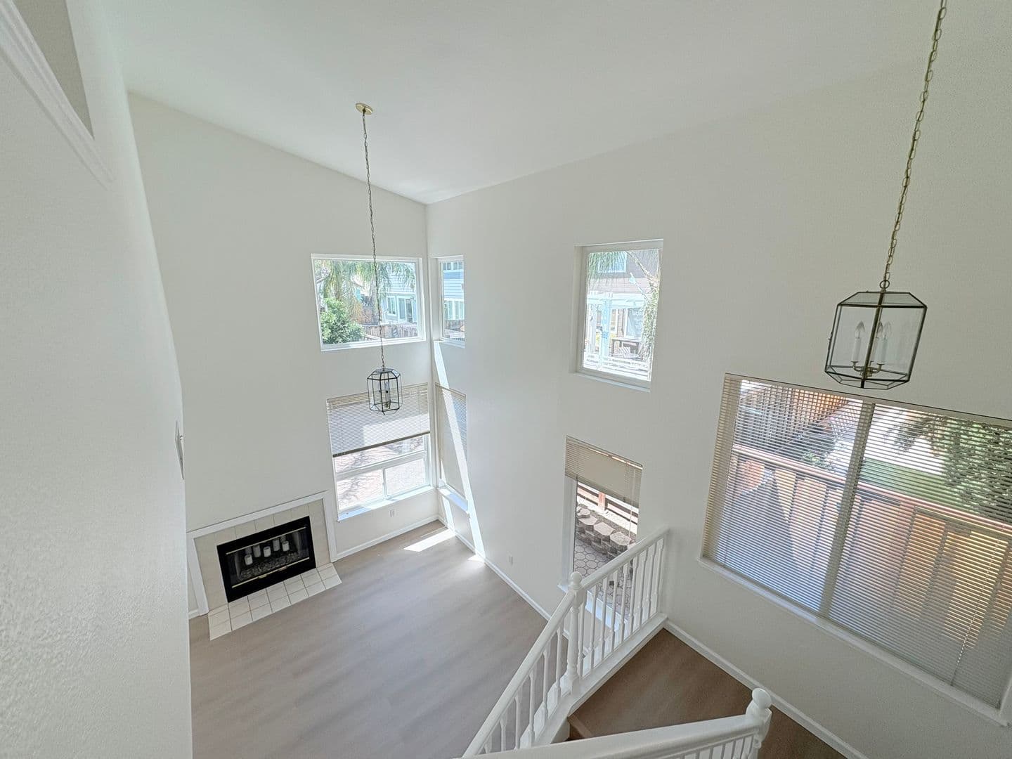 Brentwood House: 1088 Glenwillow Dr