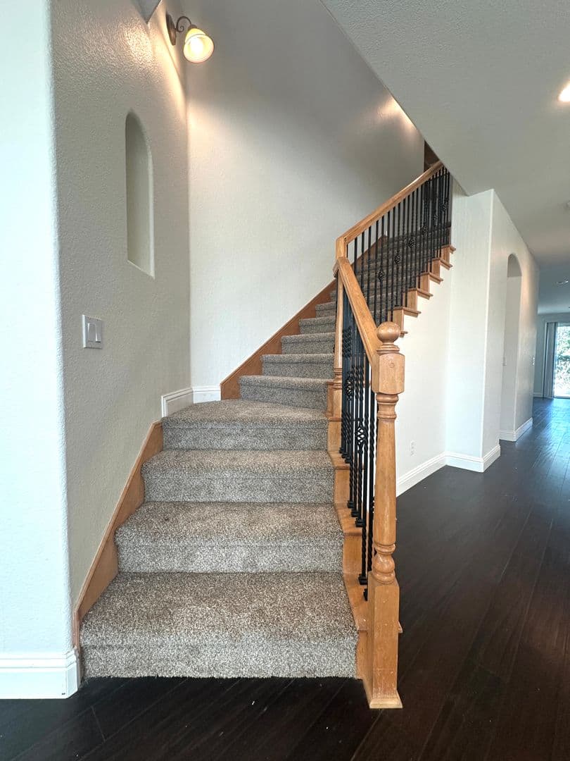 Brentwood House: 2369 Fernwood Ln