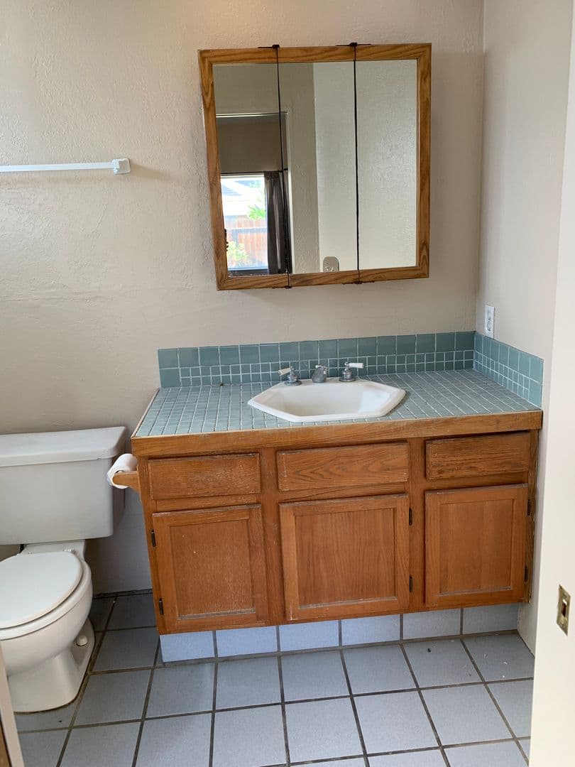 Lathrop House: 321 Thomsen Rd