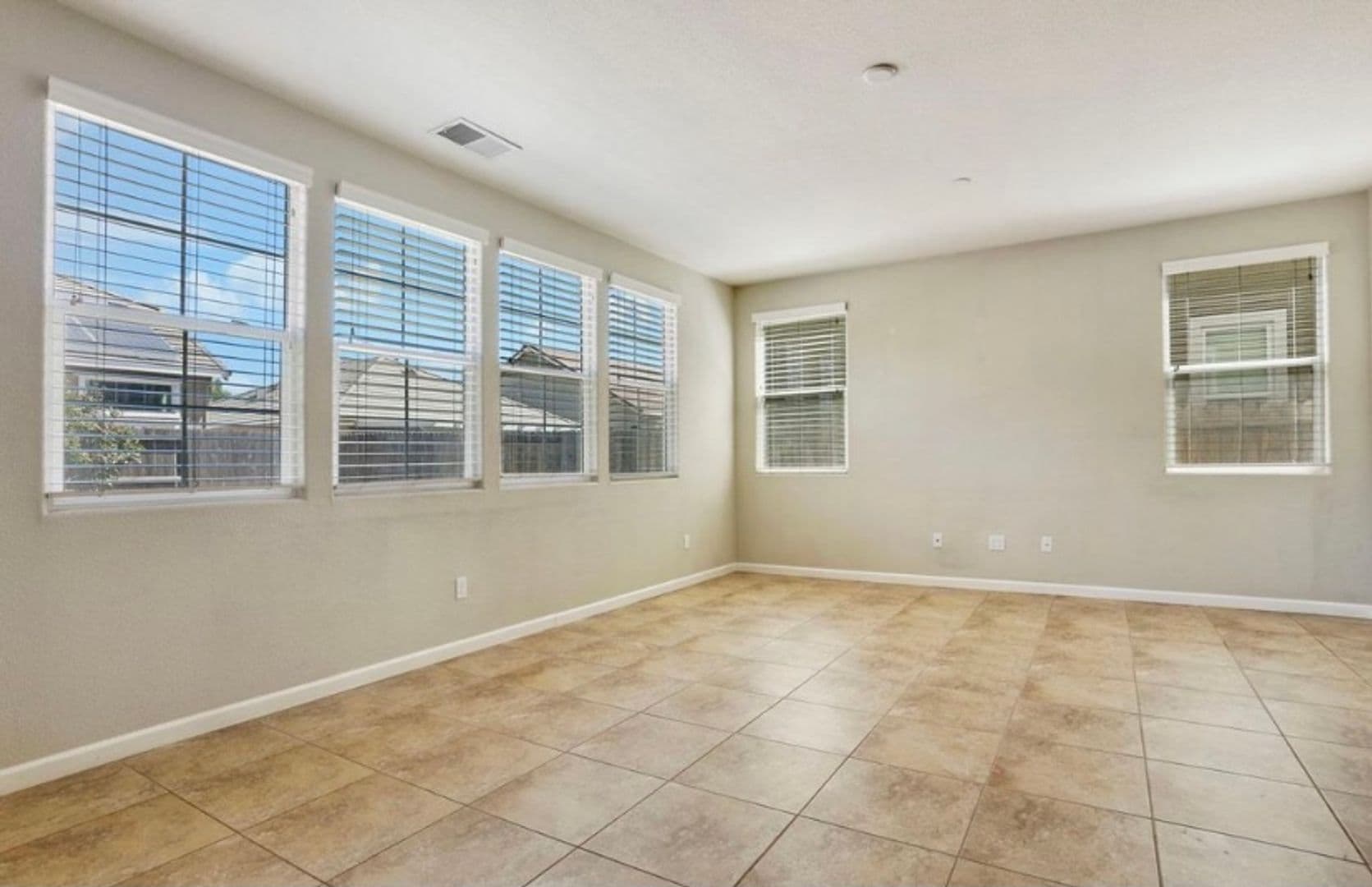 Tracy House: 649 Perino Ln