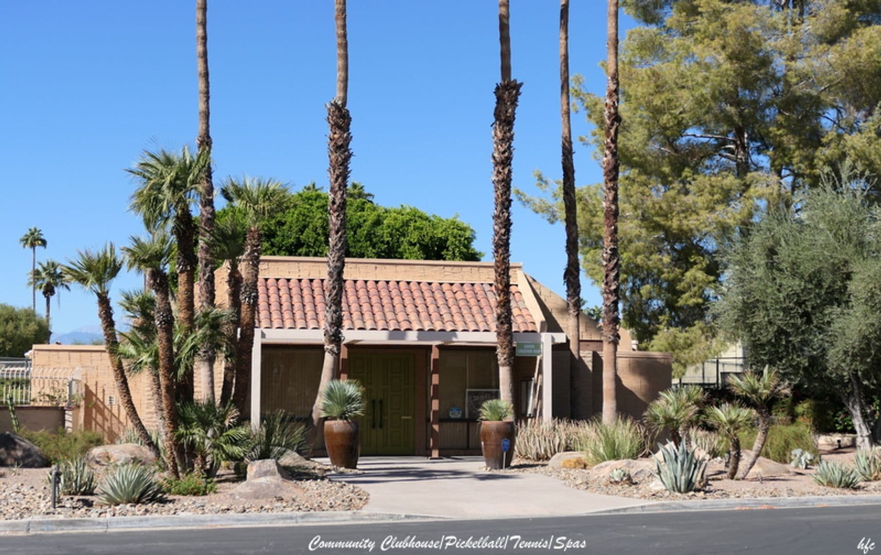 Palm Springs Condo: 5547 Los Coyotes Dr