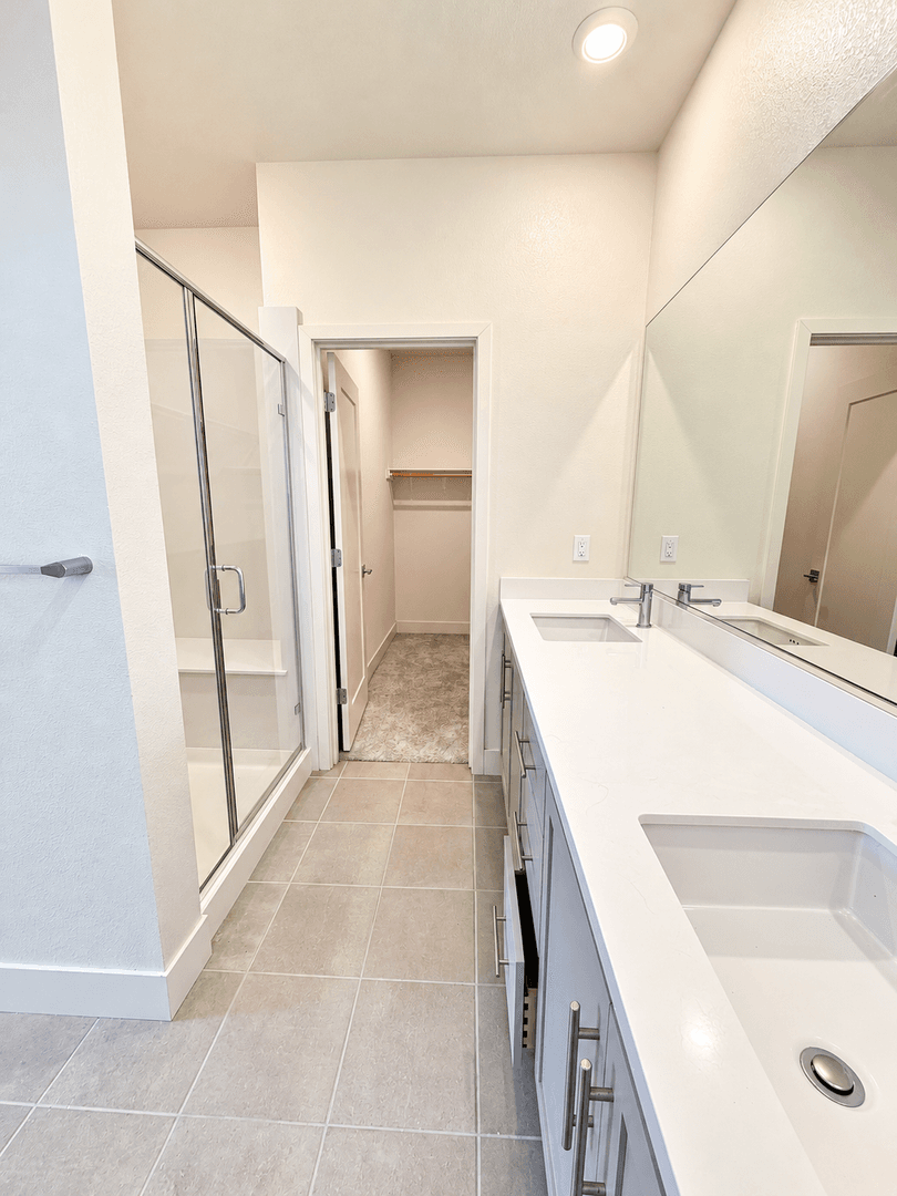 Newark Townhome: 37901 Hickory St