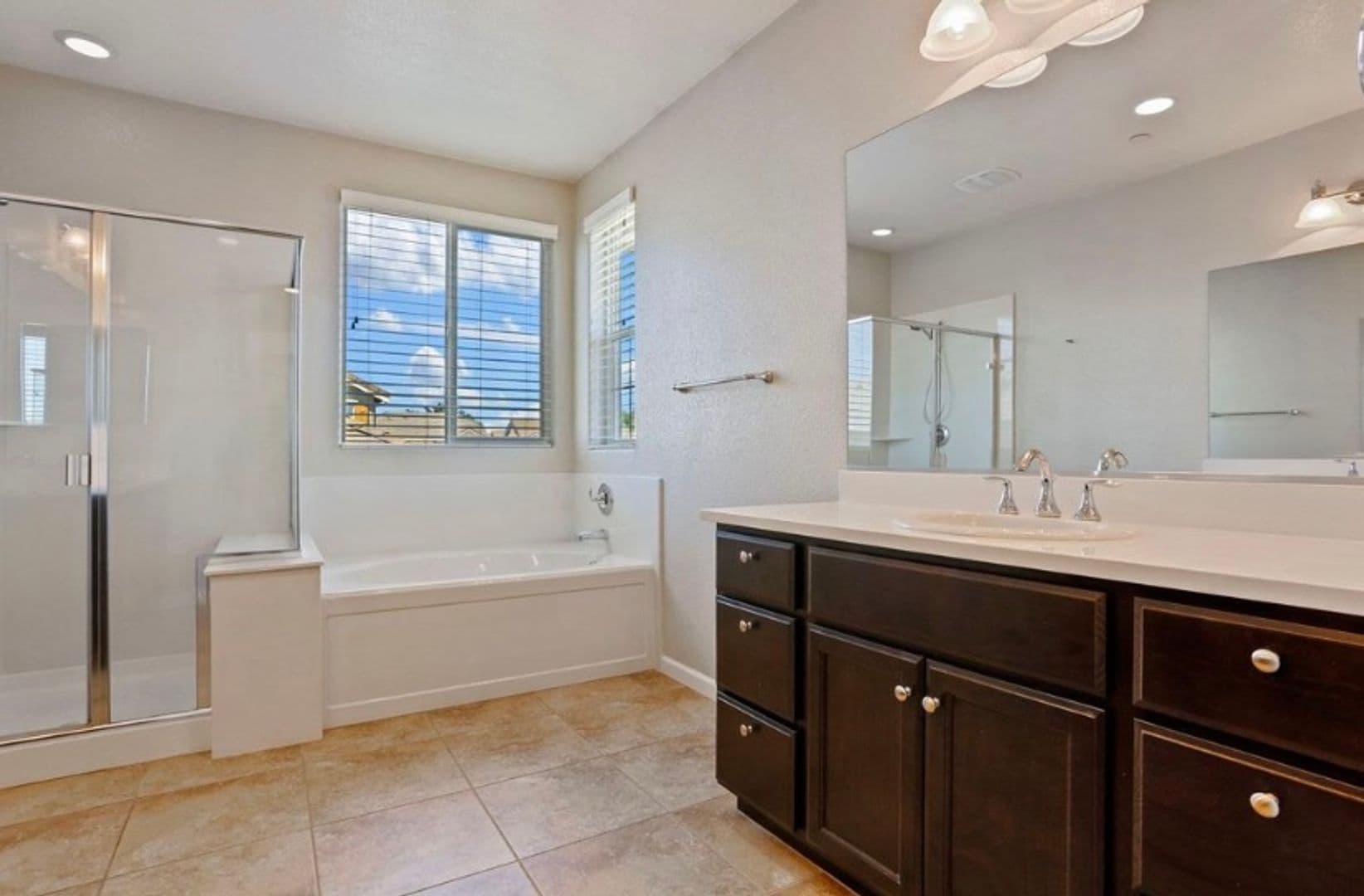 Tracy House: 649 Perino Ln