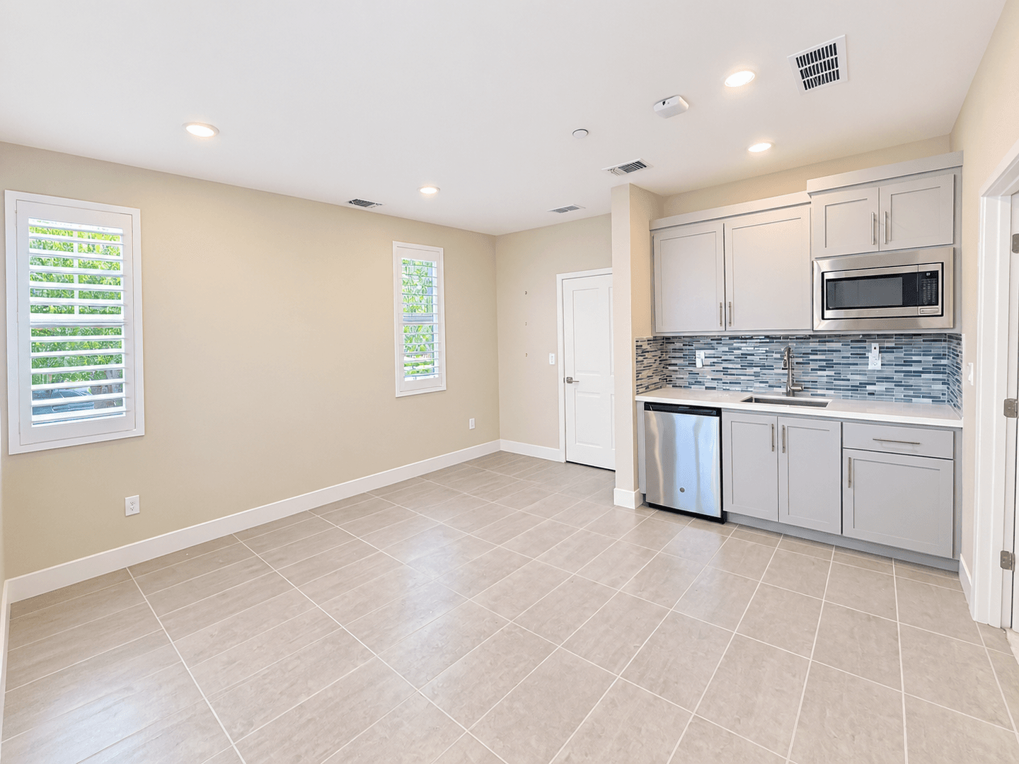 Newark Townhome: 37901 Hickory St