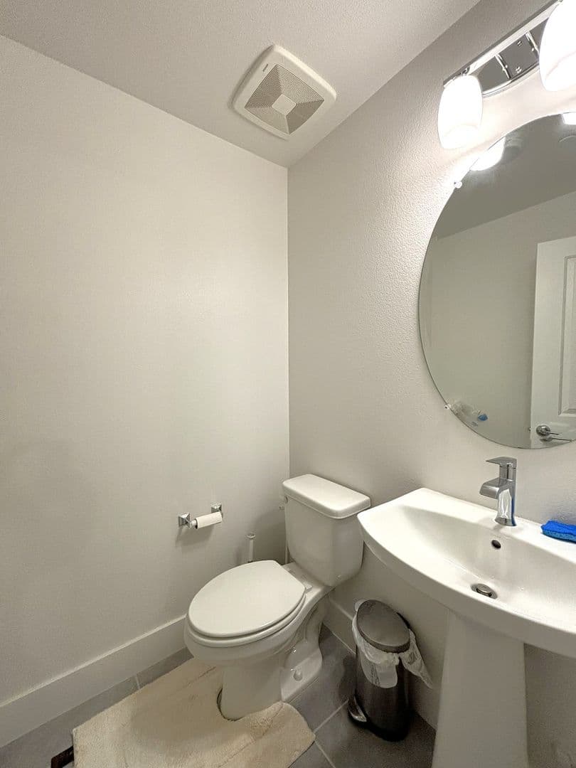 Hayward House: 412 Arc Ct