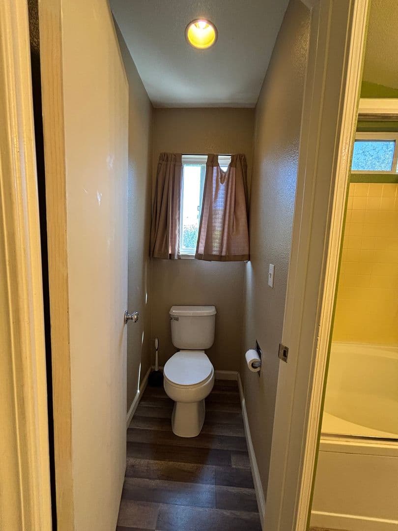 Brentwood House: 1830 Highland Way