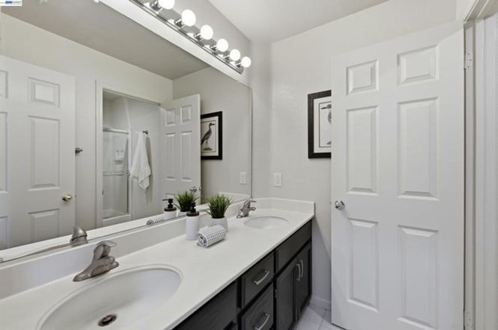 Union City House: 1881 Serpentine Dr