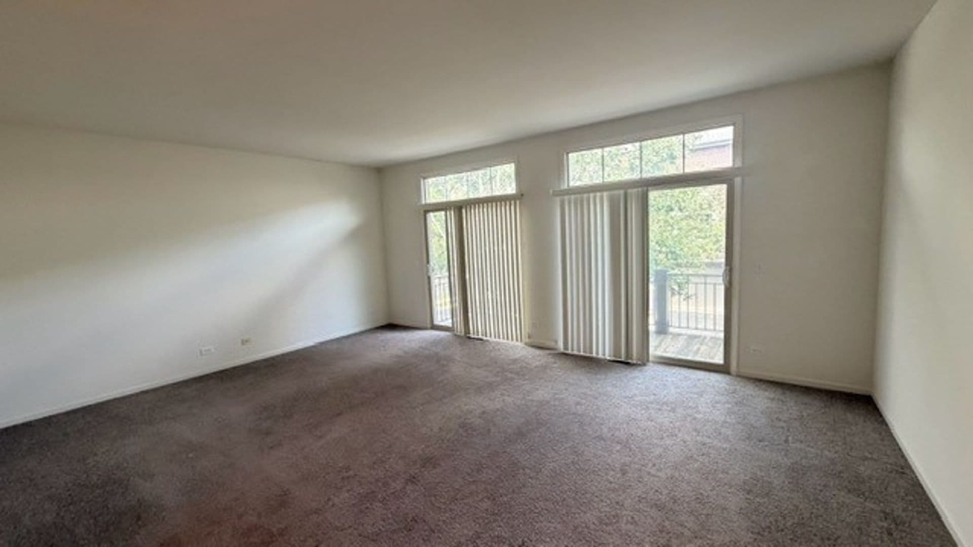 Vernon Hills House: 717 N Keystone Ln