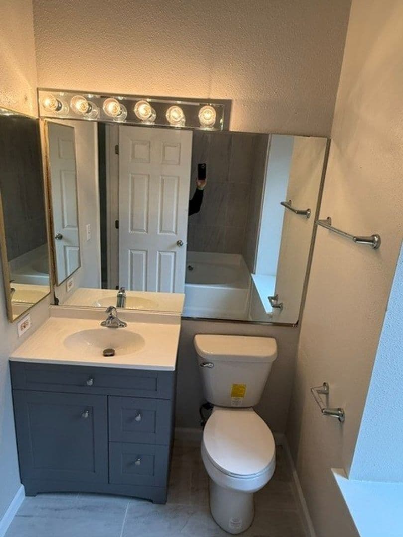 Aurora House: 3064 Long Grove Ln Unit 3064