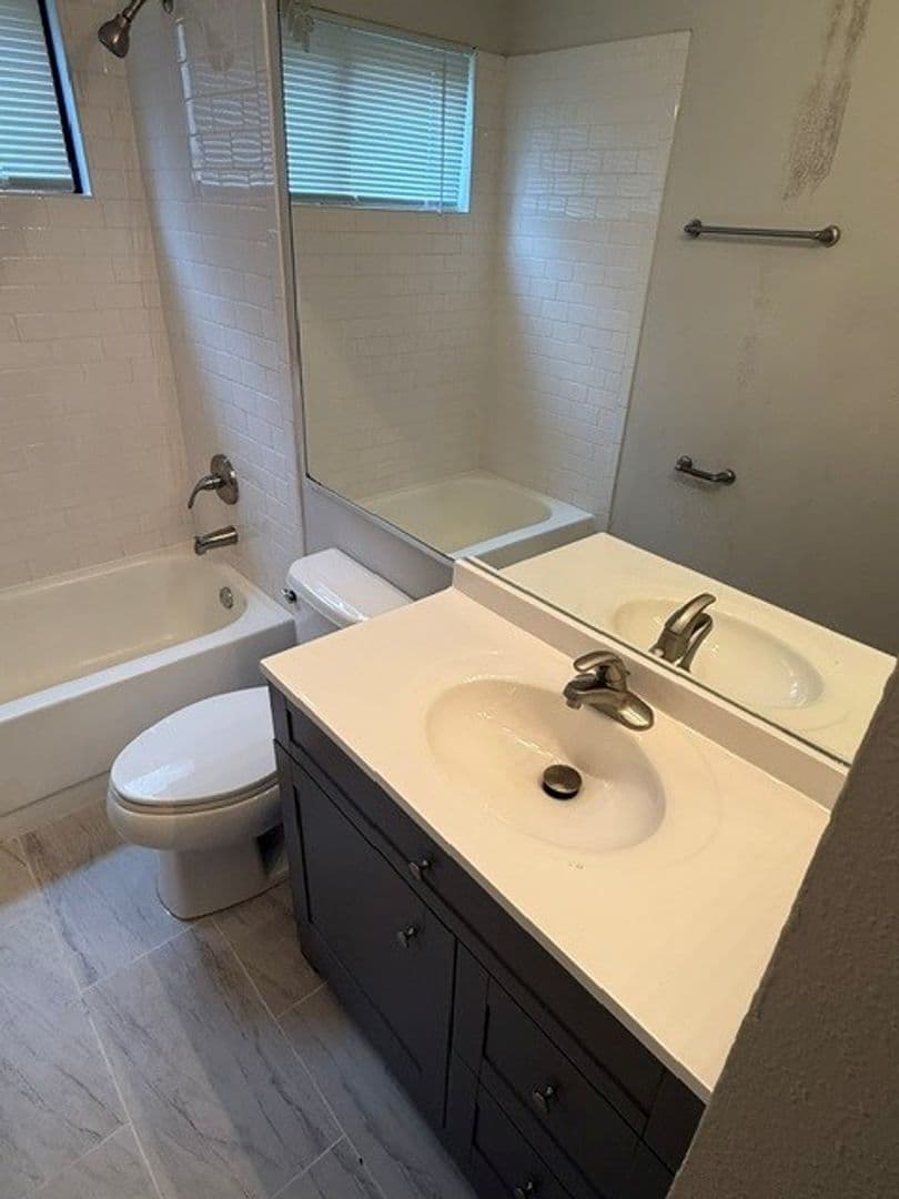 Aurora House: 3064 Long Grove Ln Unit 3064