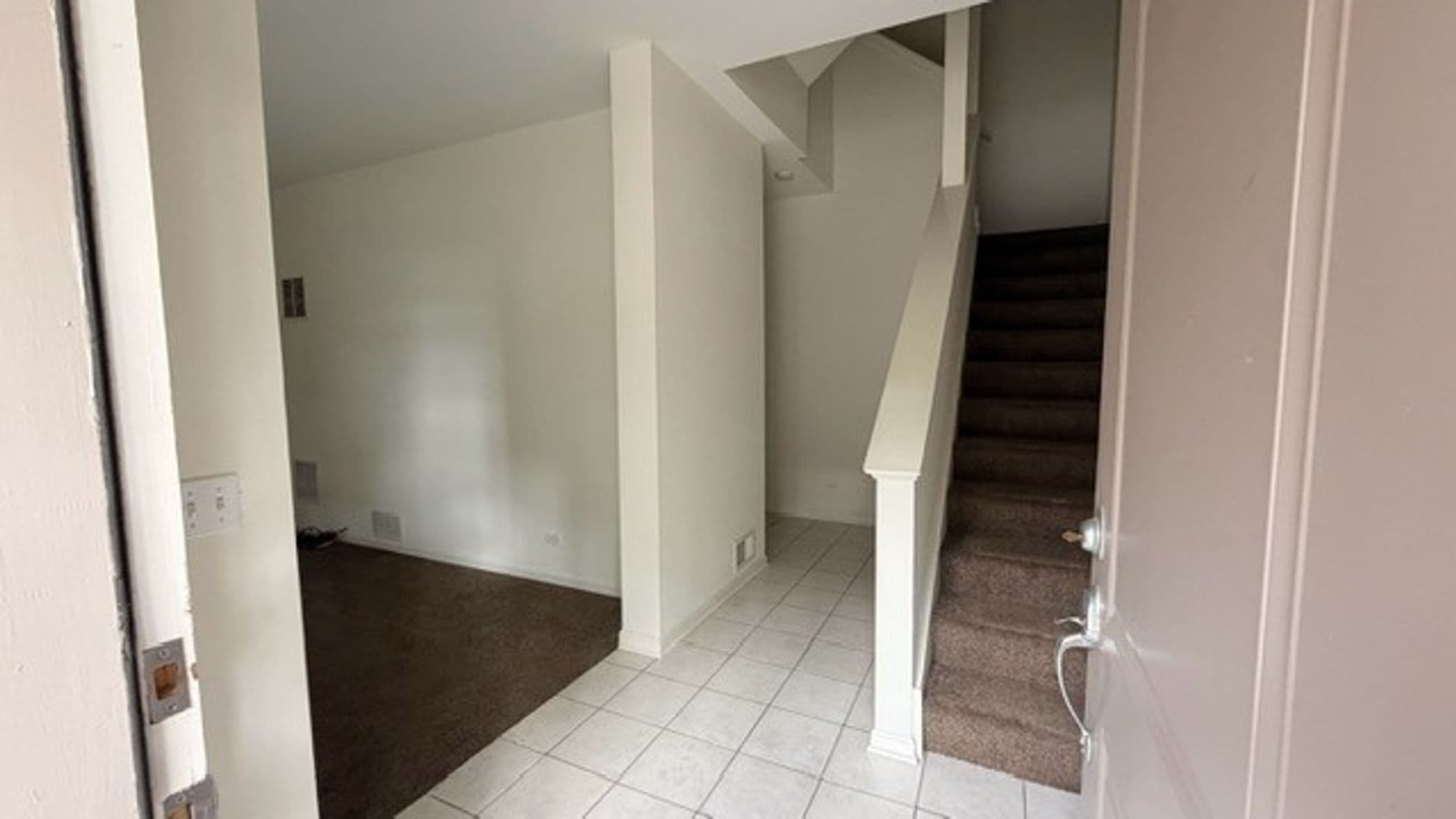 Vernon Hills House: 717 N Keystone Ln