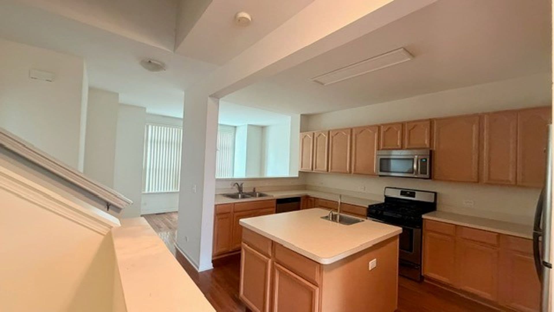 Vernon Hills House: 717 N Keystone Ln