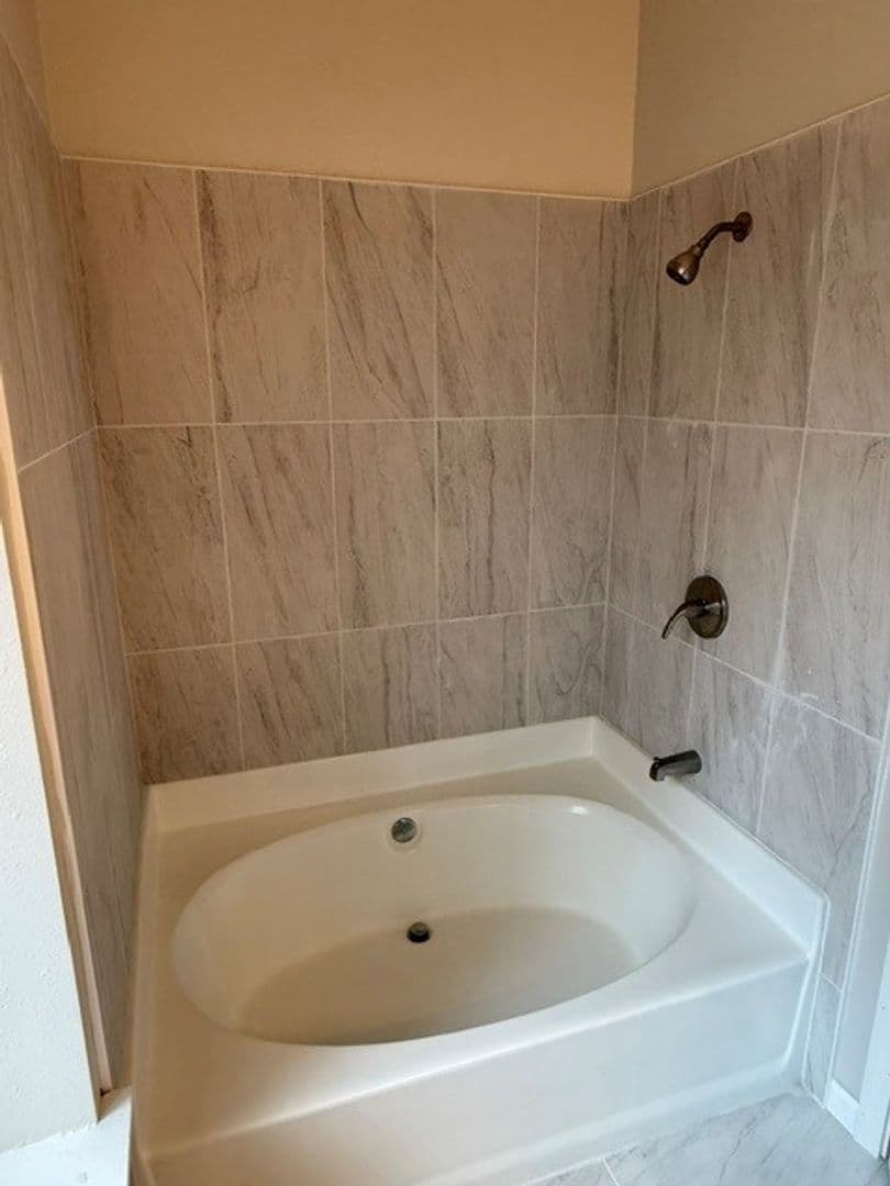 Aurora House: 3064 Long Grove Ln Unit 3064