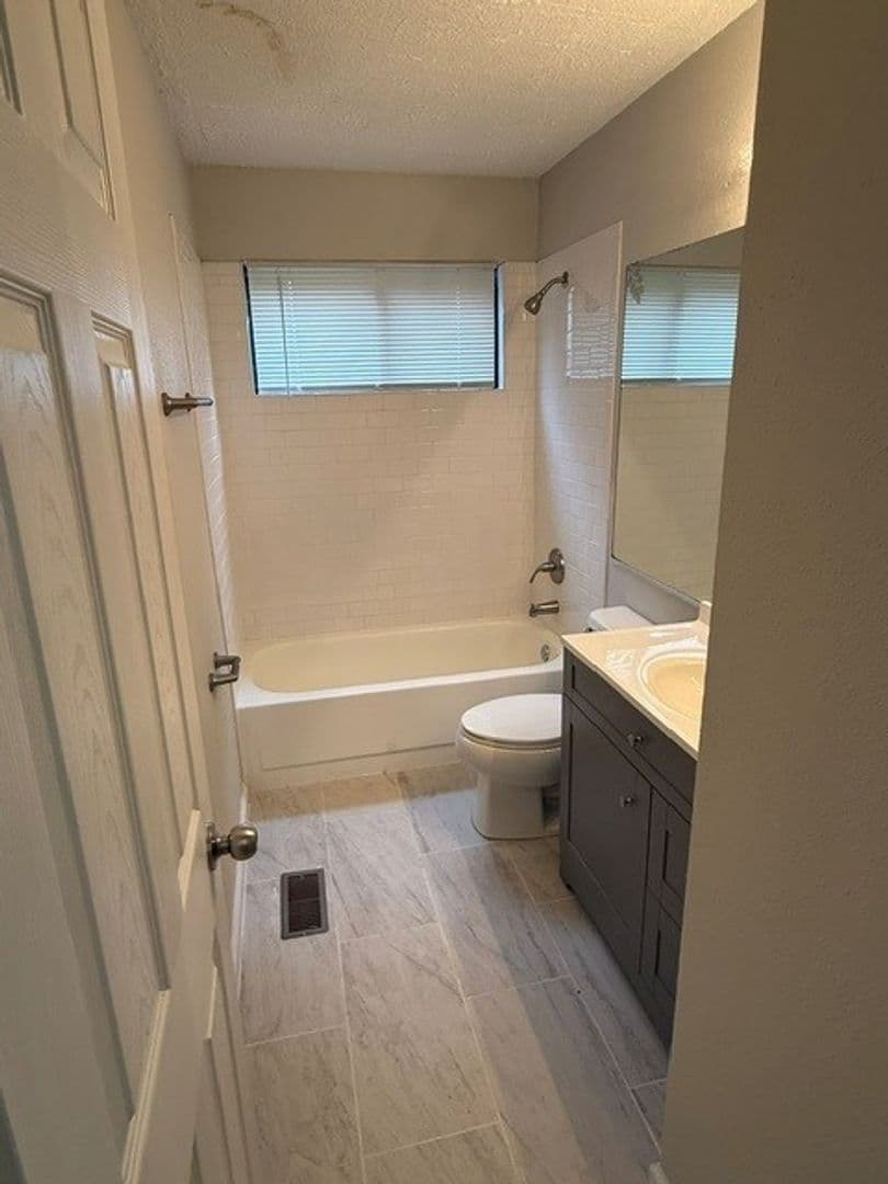 Aurora House: 3064 Long Grove Ln Unit 3064