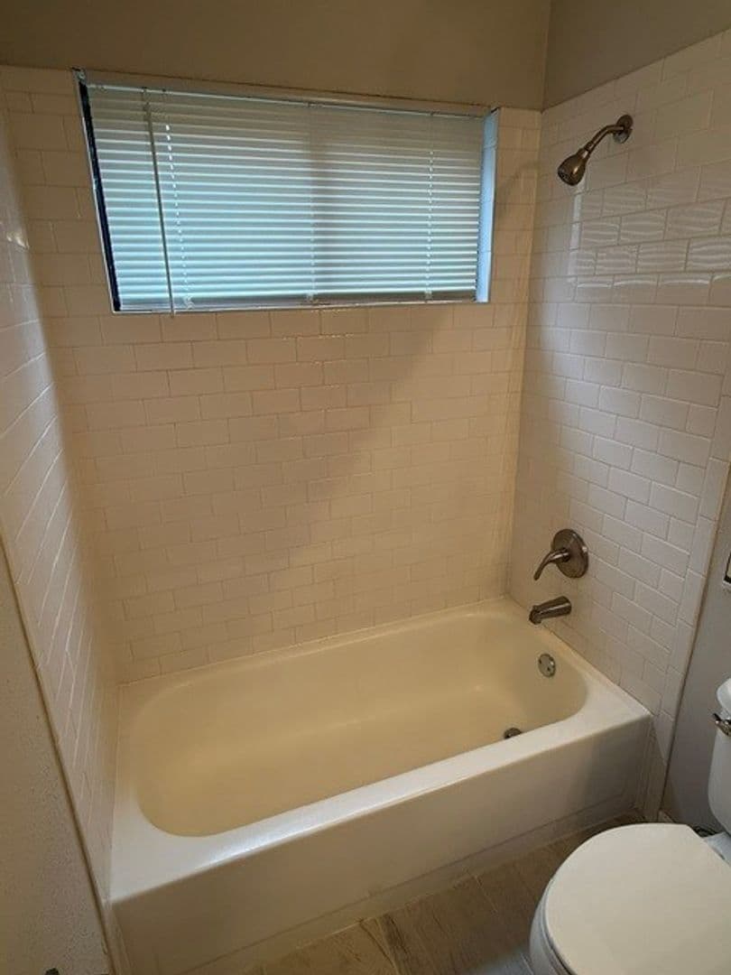 Aurora House: 3064 Long Grove Ln Unit 3064