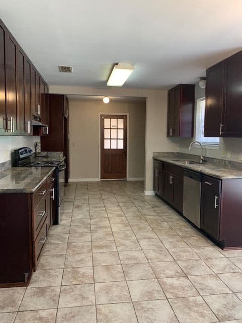 Baton Rouge House: 16538 Patton Ave.