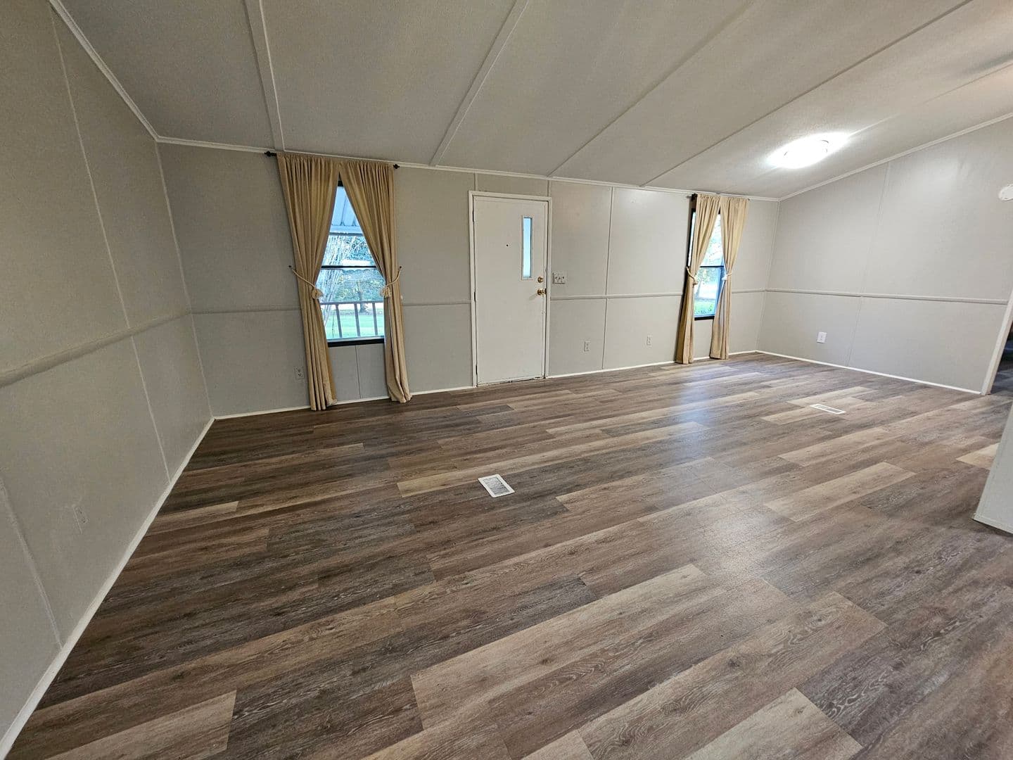 Denham Springs House: 14655 Lucien St