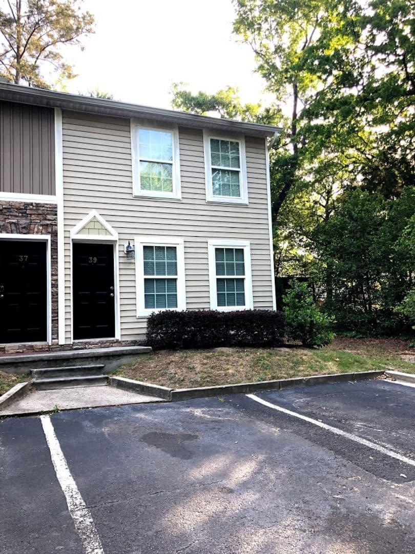 Augusta Apartment: Trapp Court
