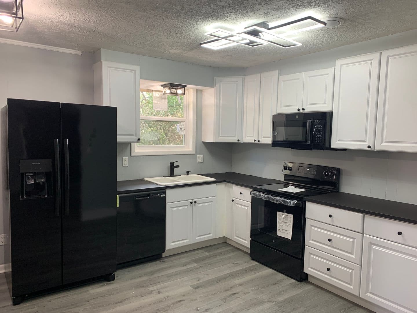 Martinez House: 138 Hickory Dr. S Cir