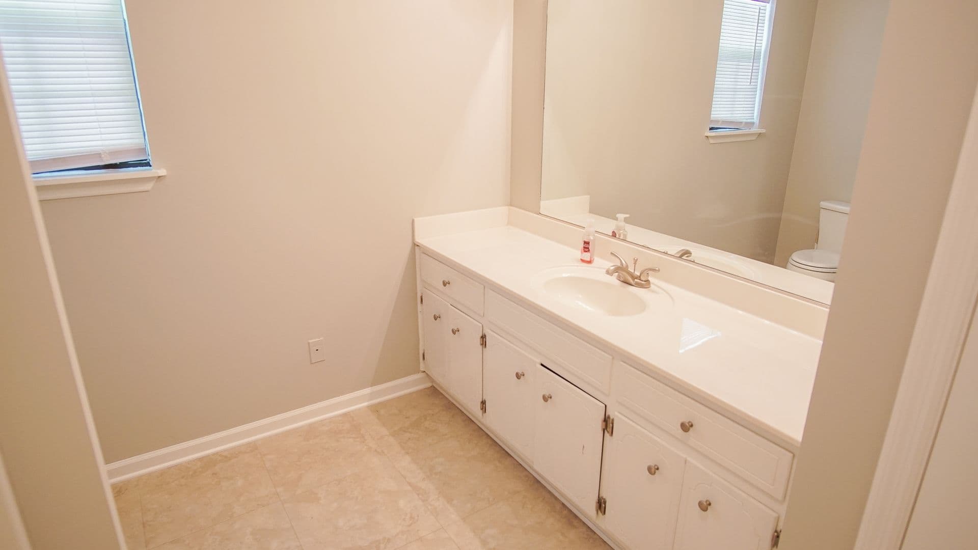 Martinez House: 344 Stagecoach Way