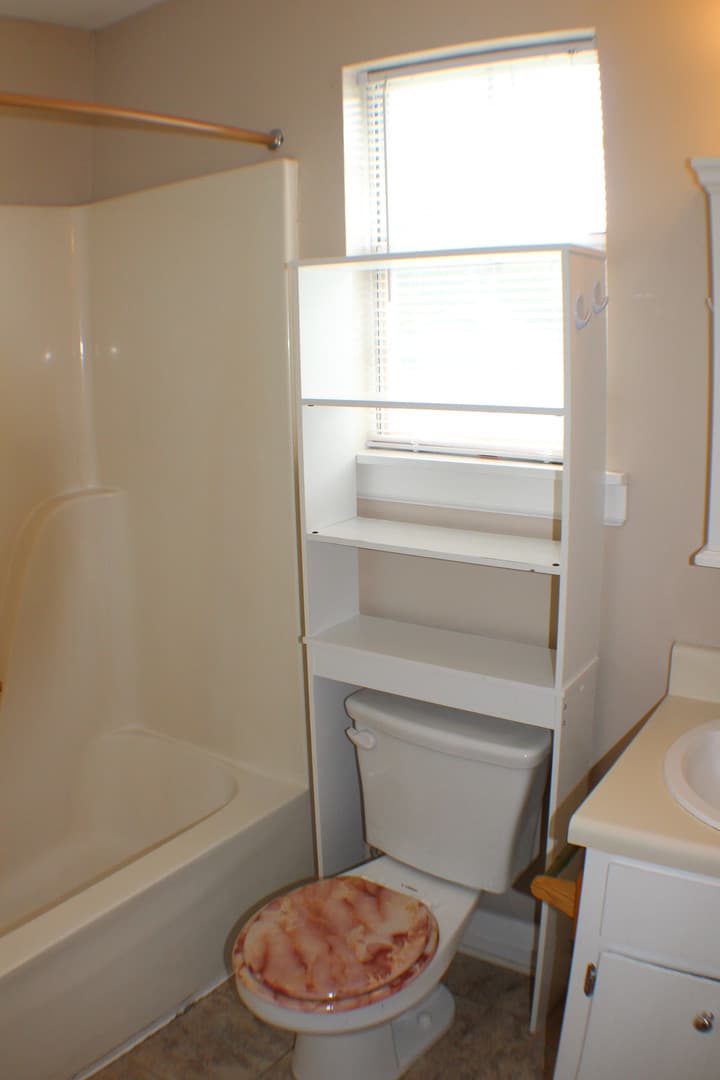 Martinez House: 4101 Clinton Way East