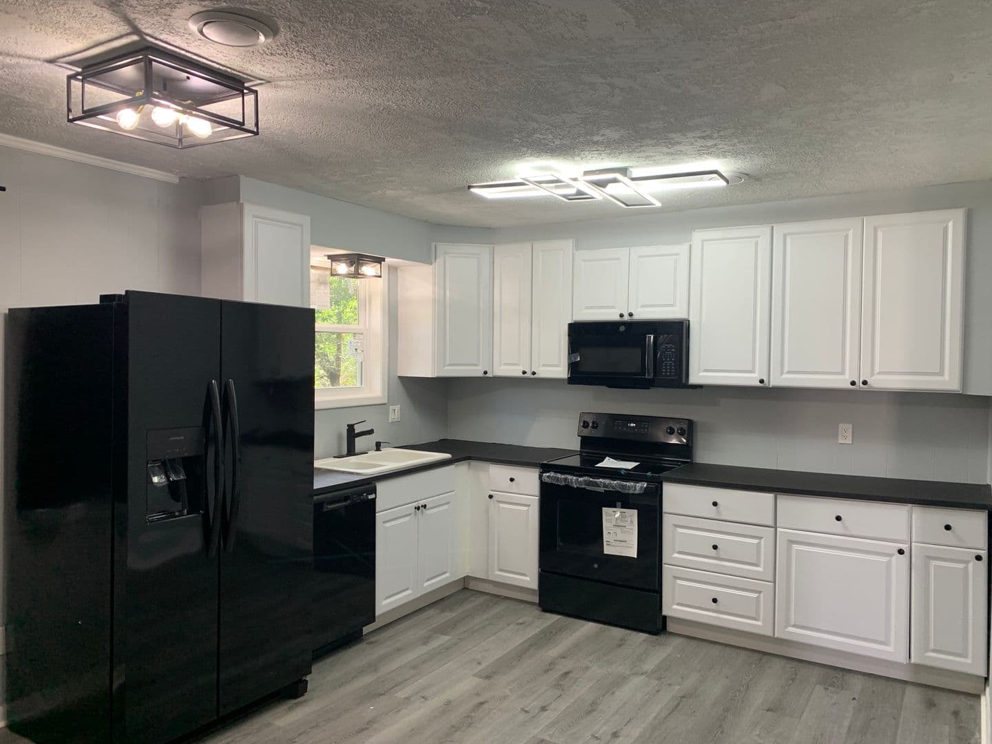 Martinez House: 138 Hickory Dr. S Cir