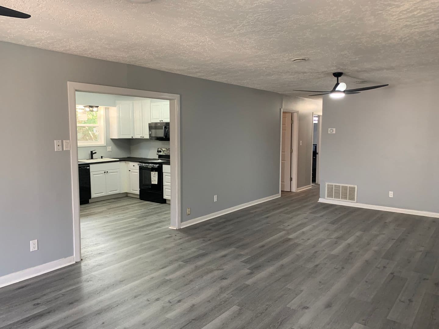 Martinez House: 138 Hickory Dr. S Cir