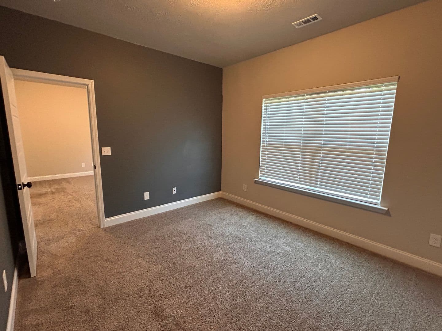 Harlem House: 204 Pebble Lane