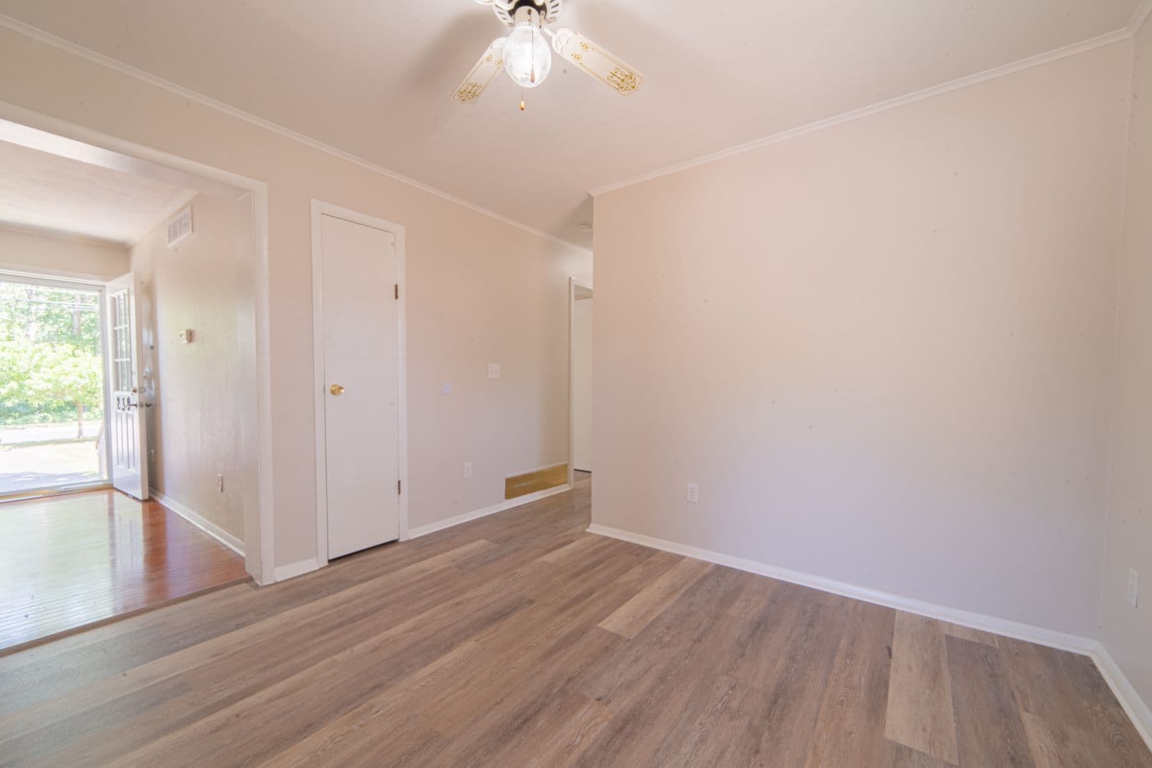 Vineland House: 239 Luciano Ave