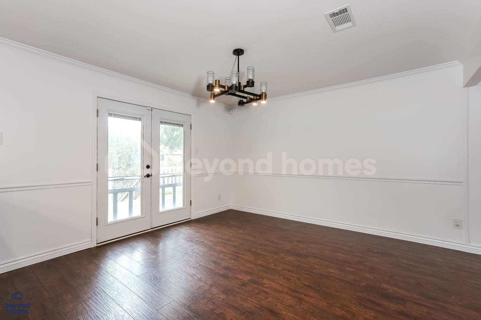 Sherwood House: 125 Jessica Dr