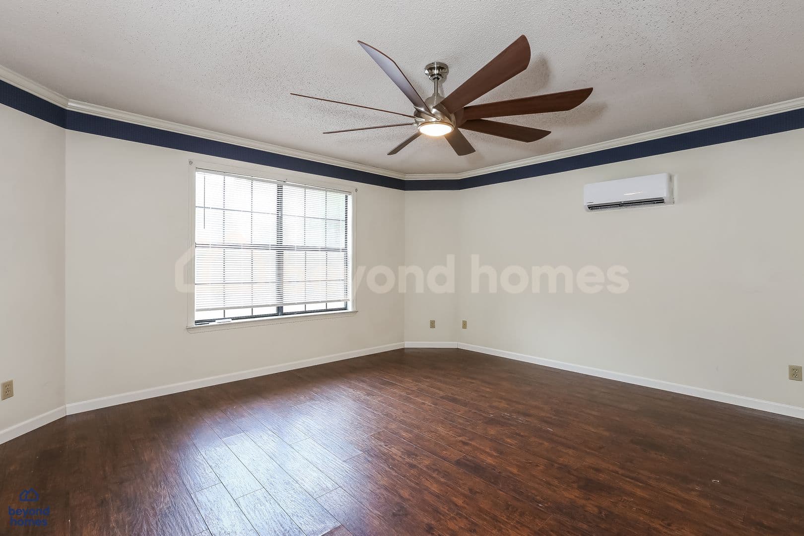 Sherwood House: 125 Jessica Dr
