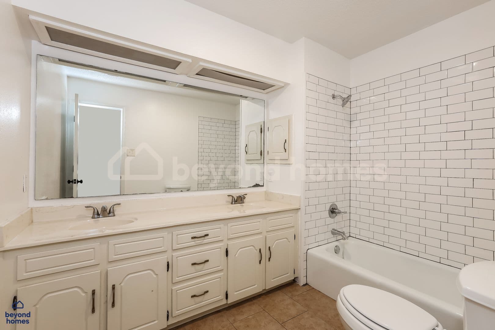 Sherwood House: 125 Jessica Dr