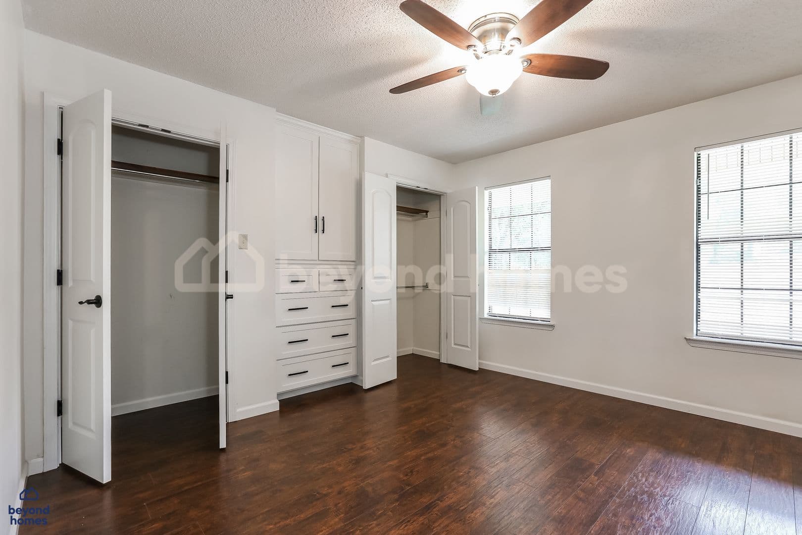 Sherwood House: 125 Jessica Dr
