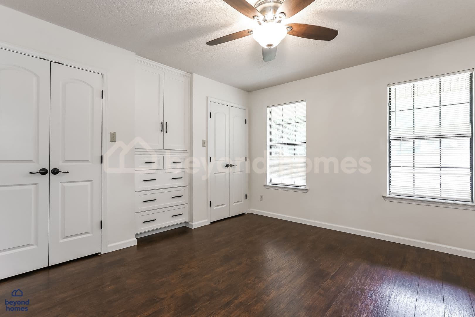 Sherwood House: 125 Jessica Dr