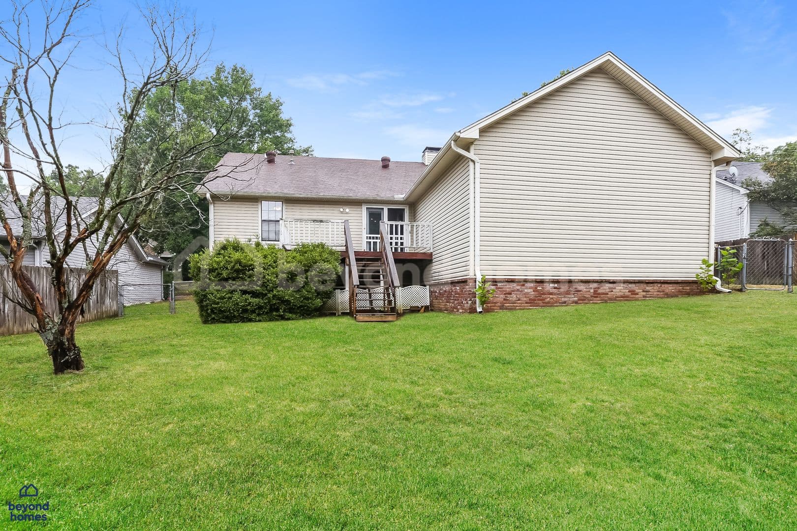 Sherwood House: 125 Jessica Dr