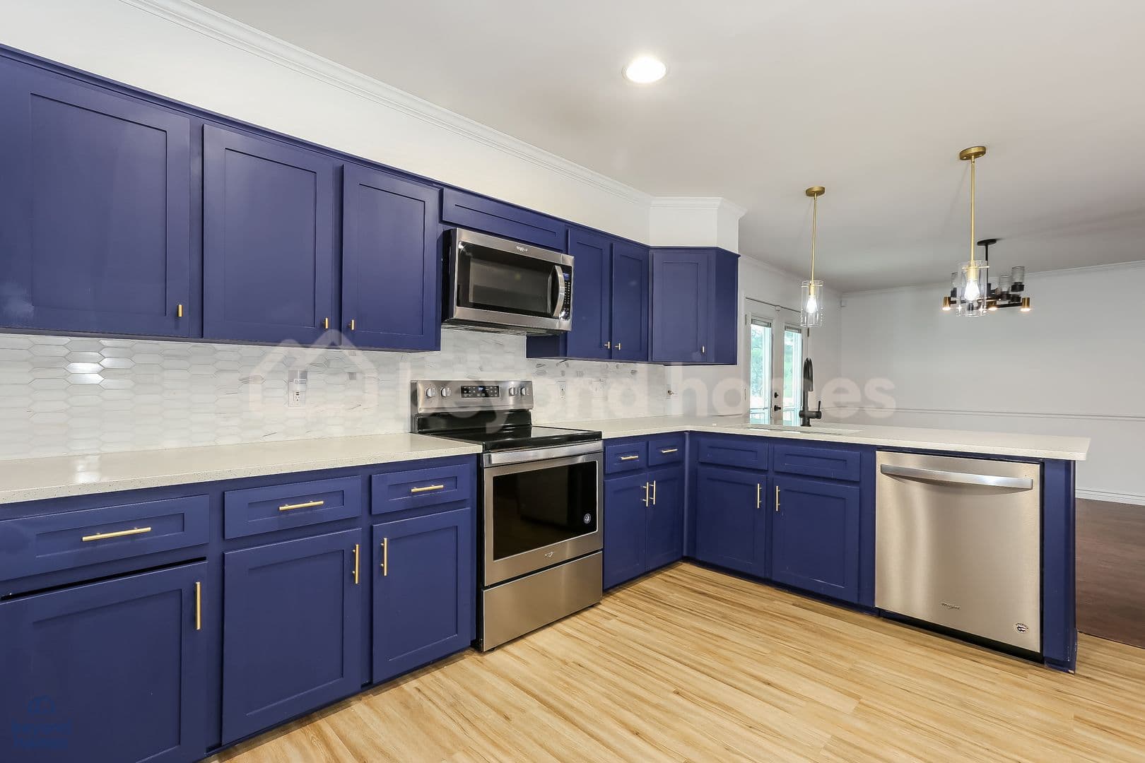 Sherwood House: 125 Jessica Dr