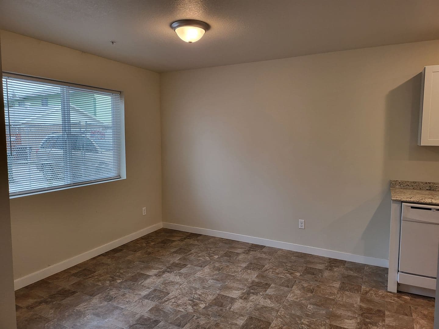 Longview Apartment: 269 20th Ave