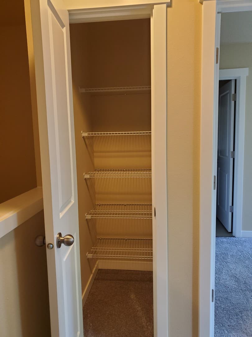 Centralia Townhome: 1917 Ahlers Ave