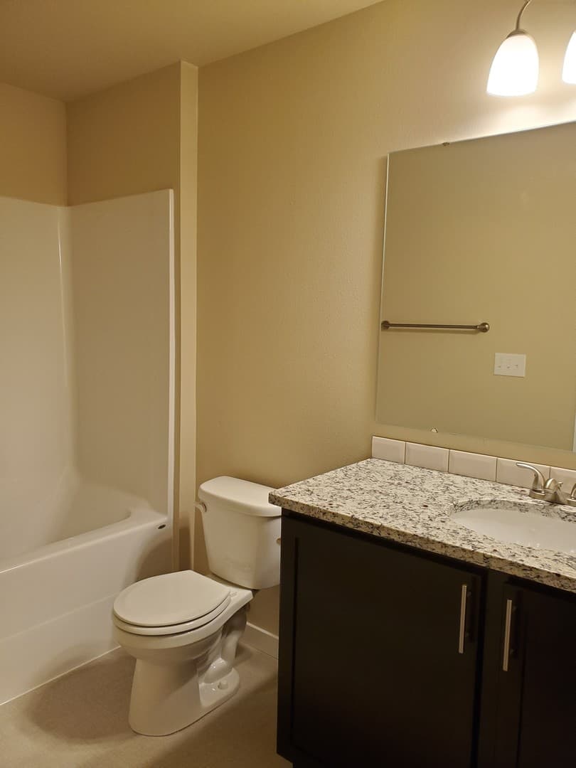 Centralia Townhome: 1917 Ahlers Ave