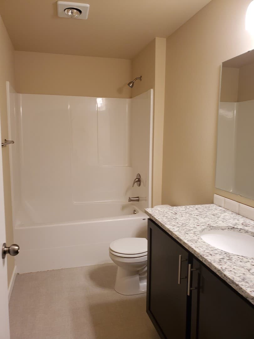 Centralia Townhome: 1917 Ahlers Ave