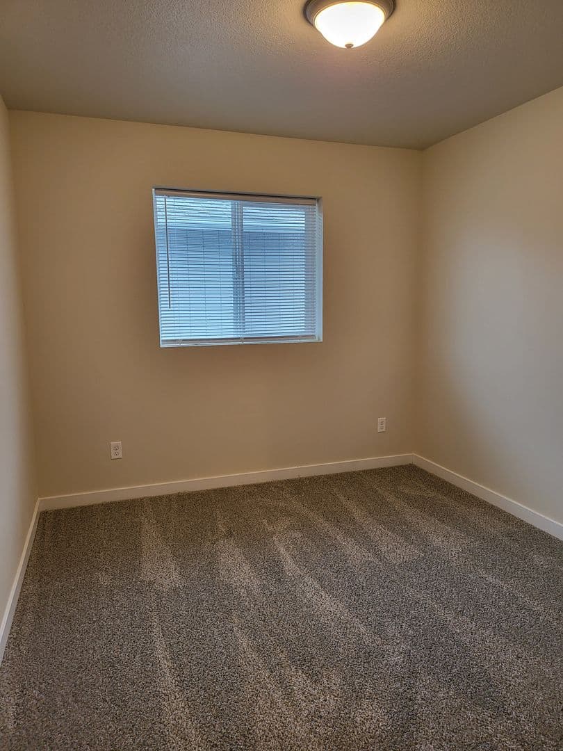 Longview Apartment: 269 20th Ave