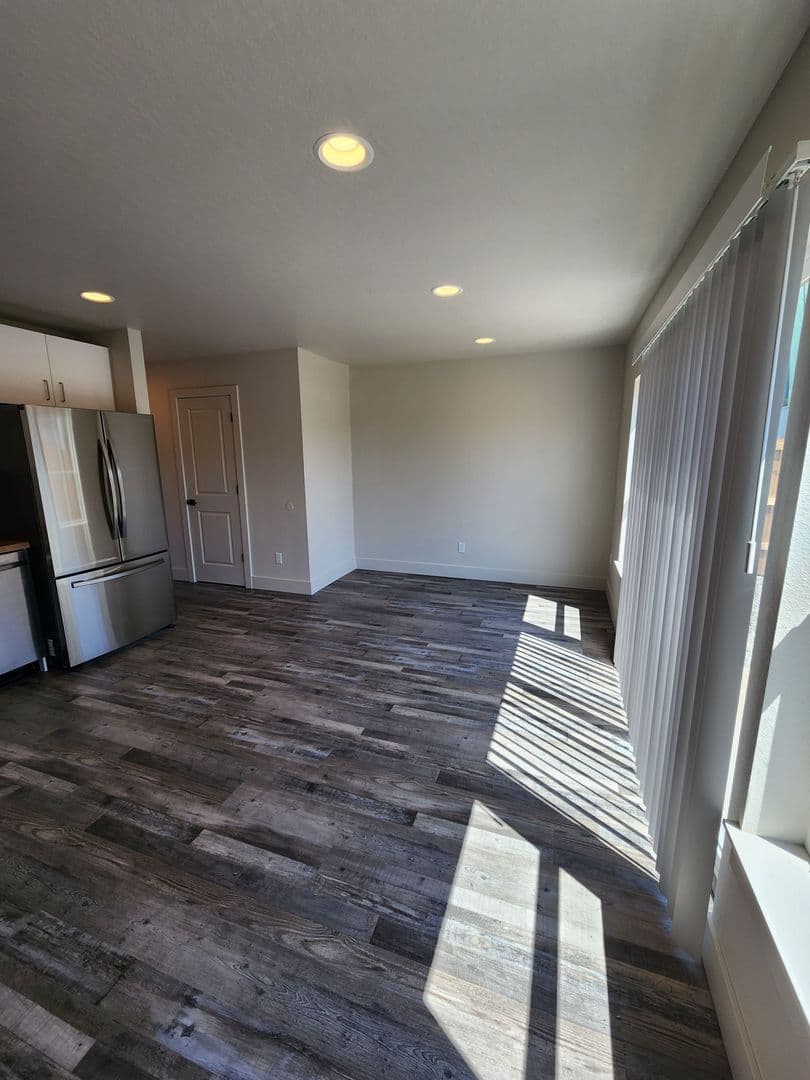 Winlock Townhome: 1001 Peach Rd