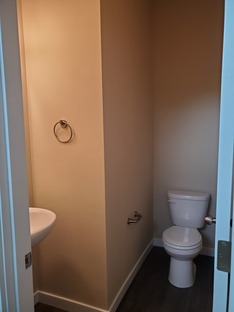 Centralia Townhome: 1917 Ahlers Ave