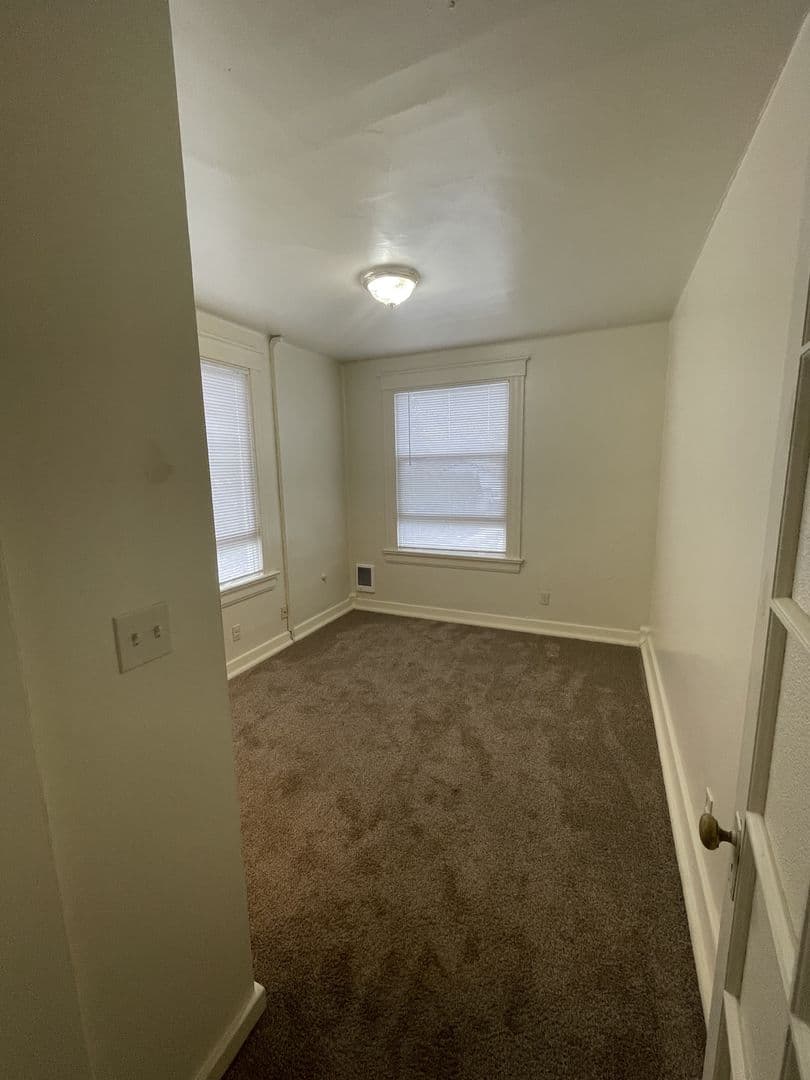 Centralia Apartment: 701 H Street