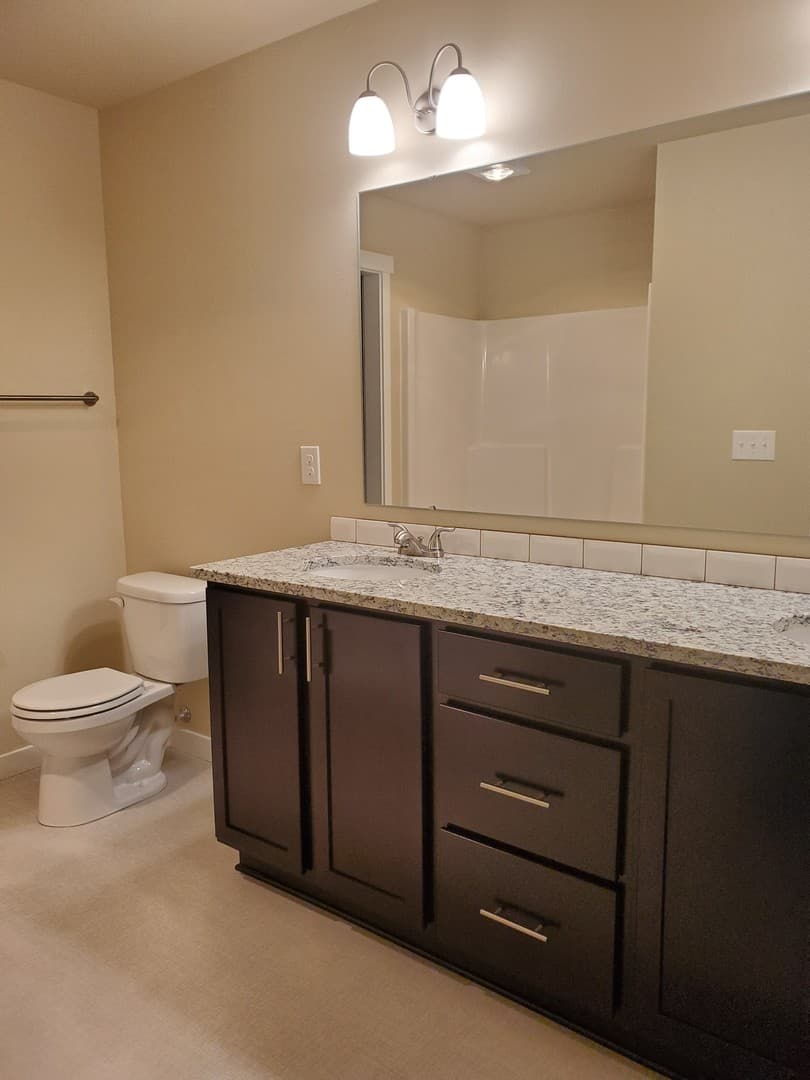 Centralia Townhome: 1917 Ahlers Ave