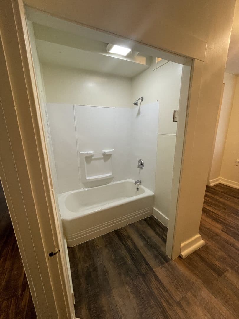 Centralia Apartment: 701 H Street